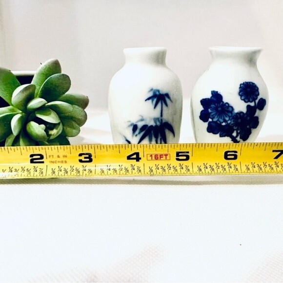 Chinese Porcelain Vases Set of 2‎ Blue & White in a Floral Design - Picture 7 of 8